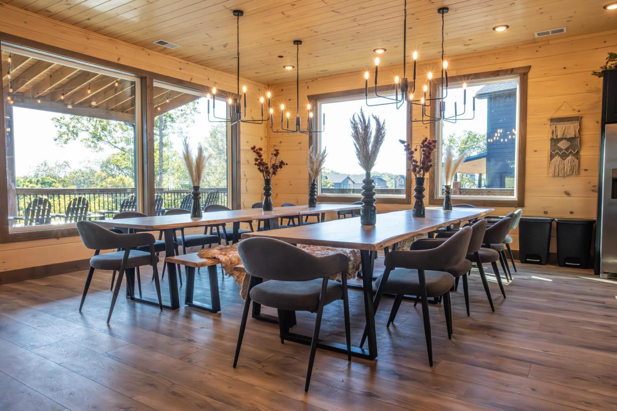 Luxury 12-Bedroom Cabin With Indoor Pool, Hot Tub & Movie Theater, Sleeps 36 Sevierville Exteriör bild