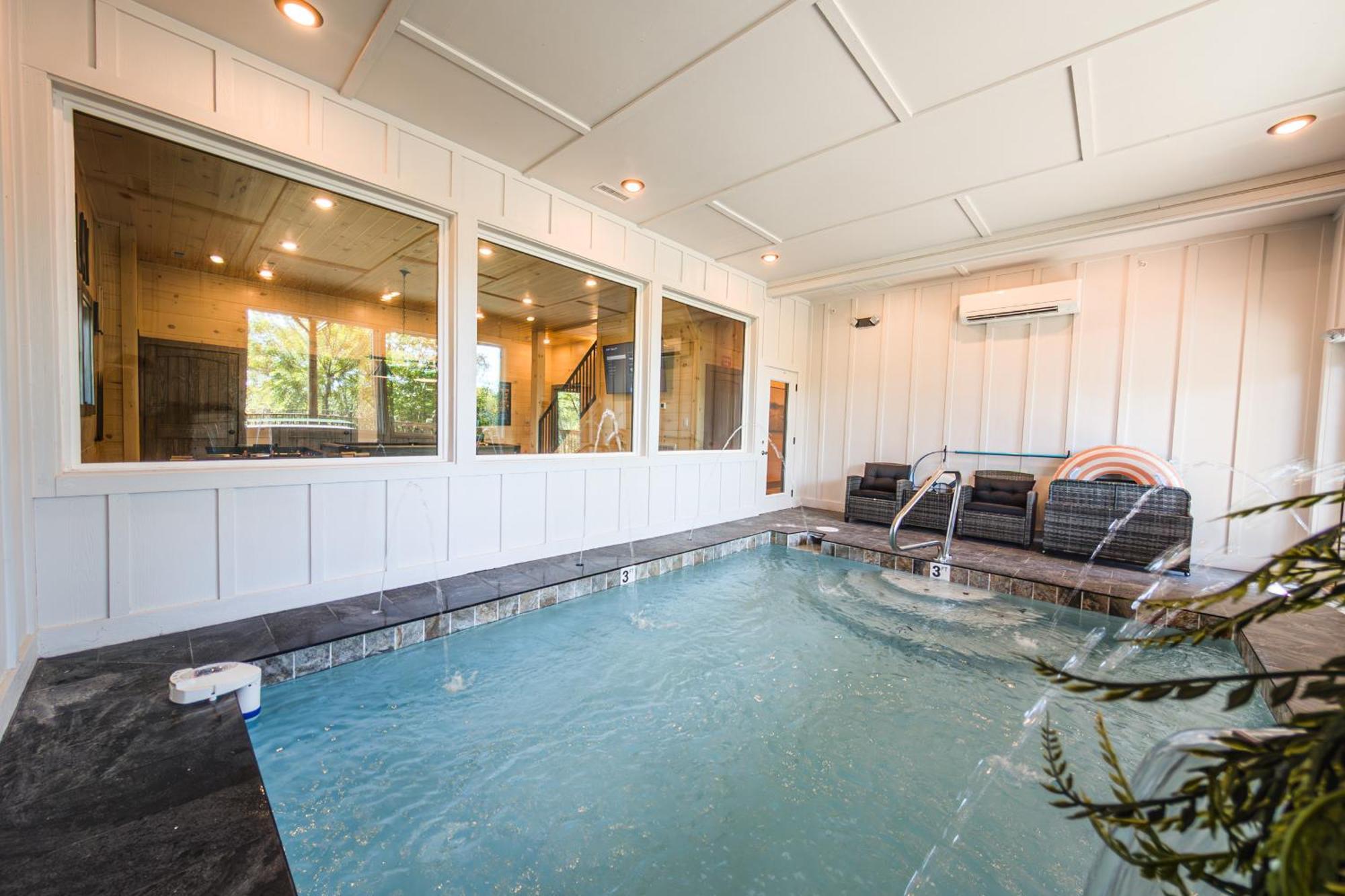 Luxury 12-Bedroom Cabin With Indoor Pool, Hot Tub & Movie Theater, Sleeps 36 Sevierville Exteriör bild
