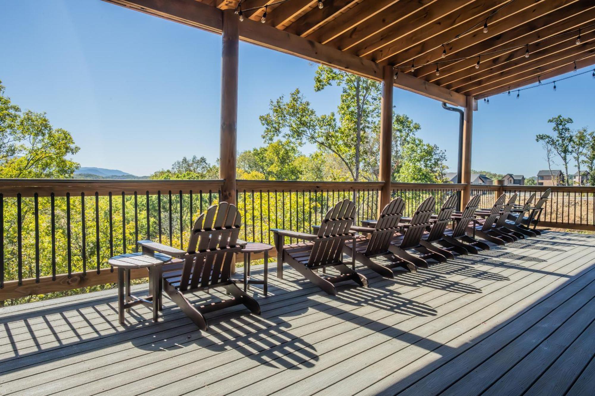 Luxury 12-Bedroom Cabin With Indoor Pool, Hot Tub & Movie Theater, Sleeps 36 Sevierville Exteriör bild