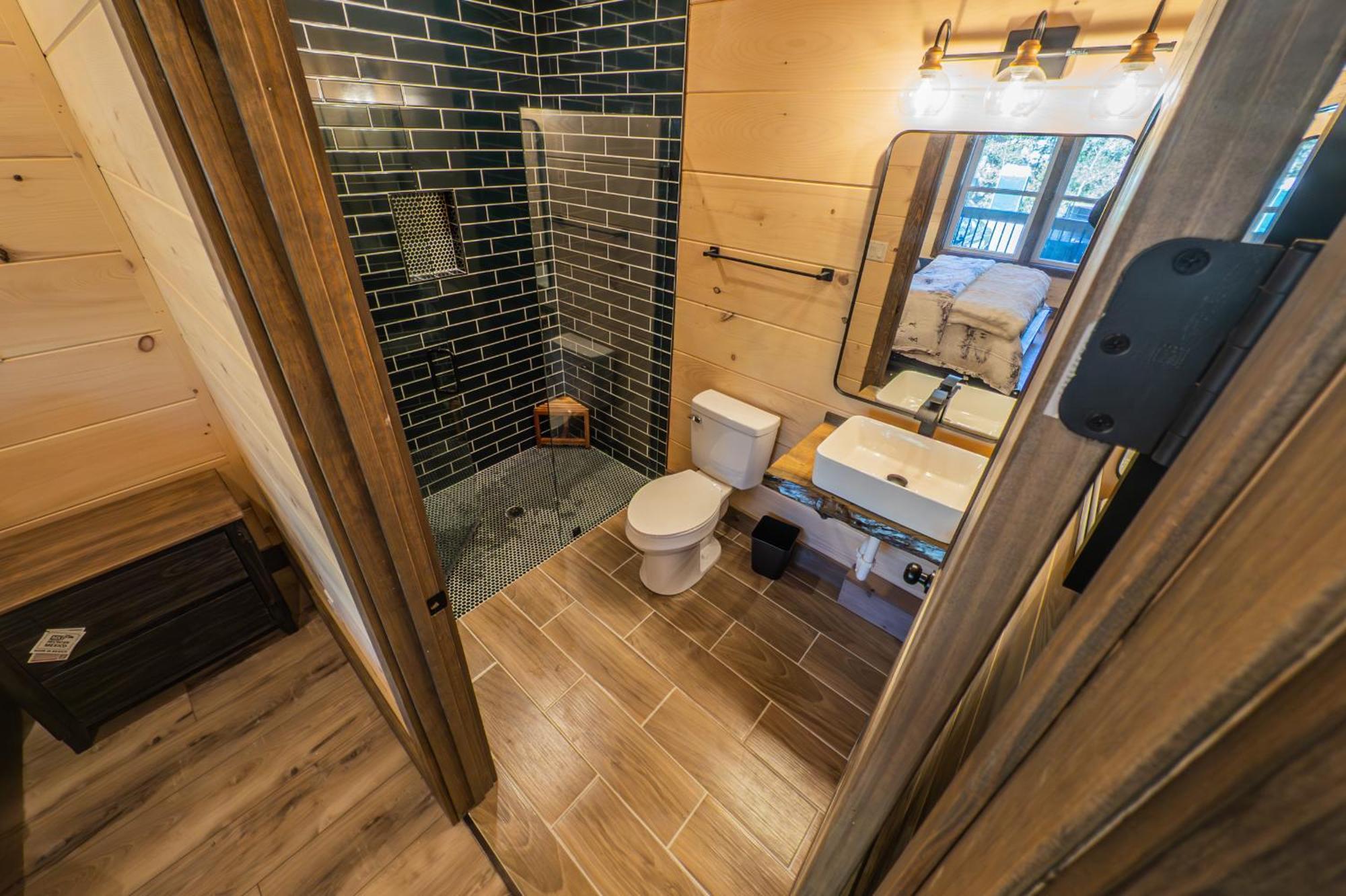 Luxury 12-Bedroom Cabin With Indoor Pool, Hot Tub & Movie Theater, Sleeps 36 Sevierville Exteriör bild