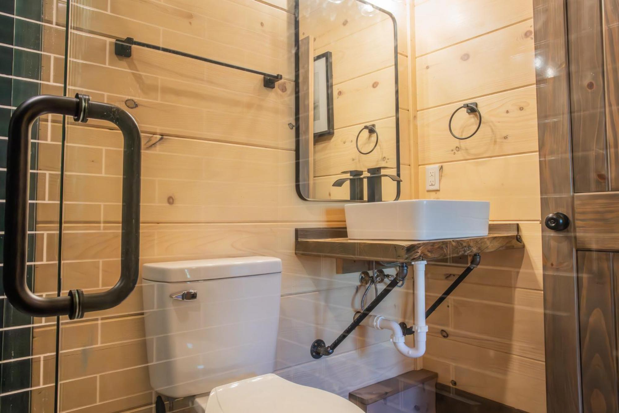 Luxury 12-Bedroom Cabin With Indoor Pool, Hot Tub & Movie Theater, Sleeps 36 Sevierville Exteriör bild