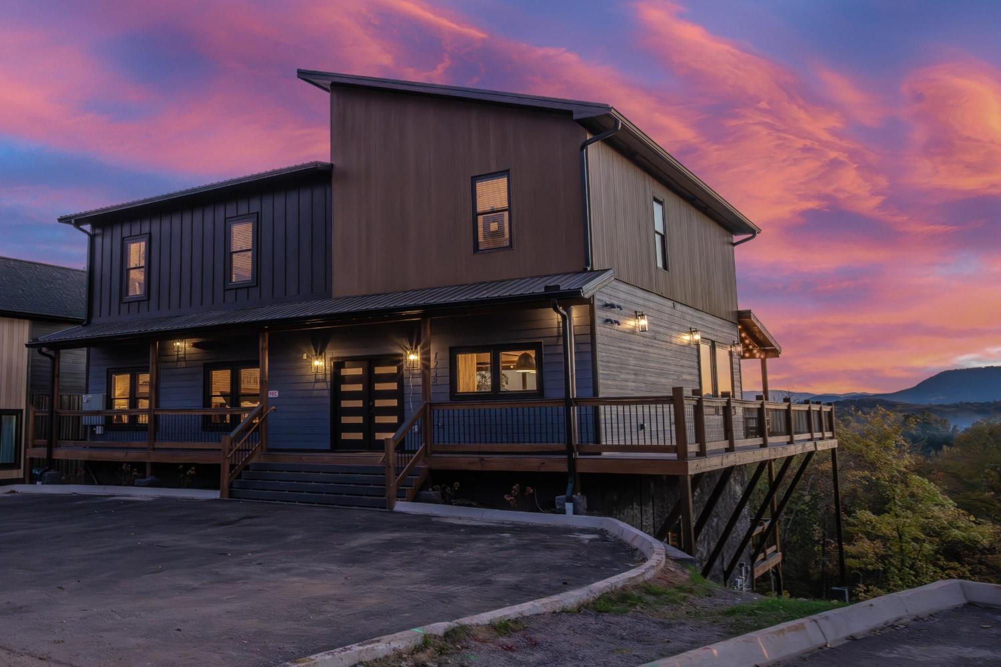 Luxury 12-Bedroom Cabin With Indoor Pool, Hot Tub & Movie Theater, Sleeps 36 Sevierville Exteriör bild