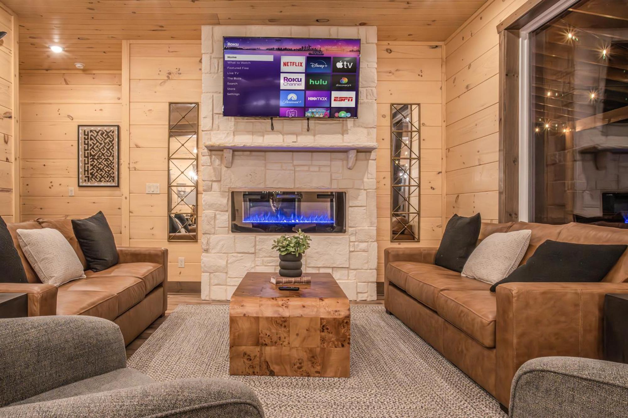Luxury 12-Bedroom Cabin With Indoor Pool, Hot Tub & Movie Theater, Sleeps 36 Sevierville Exteriör bild