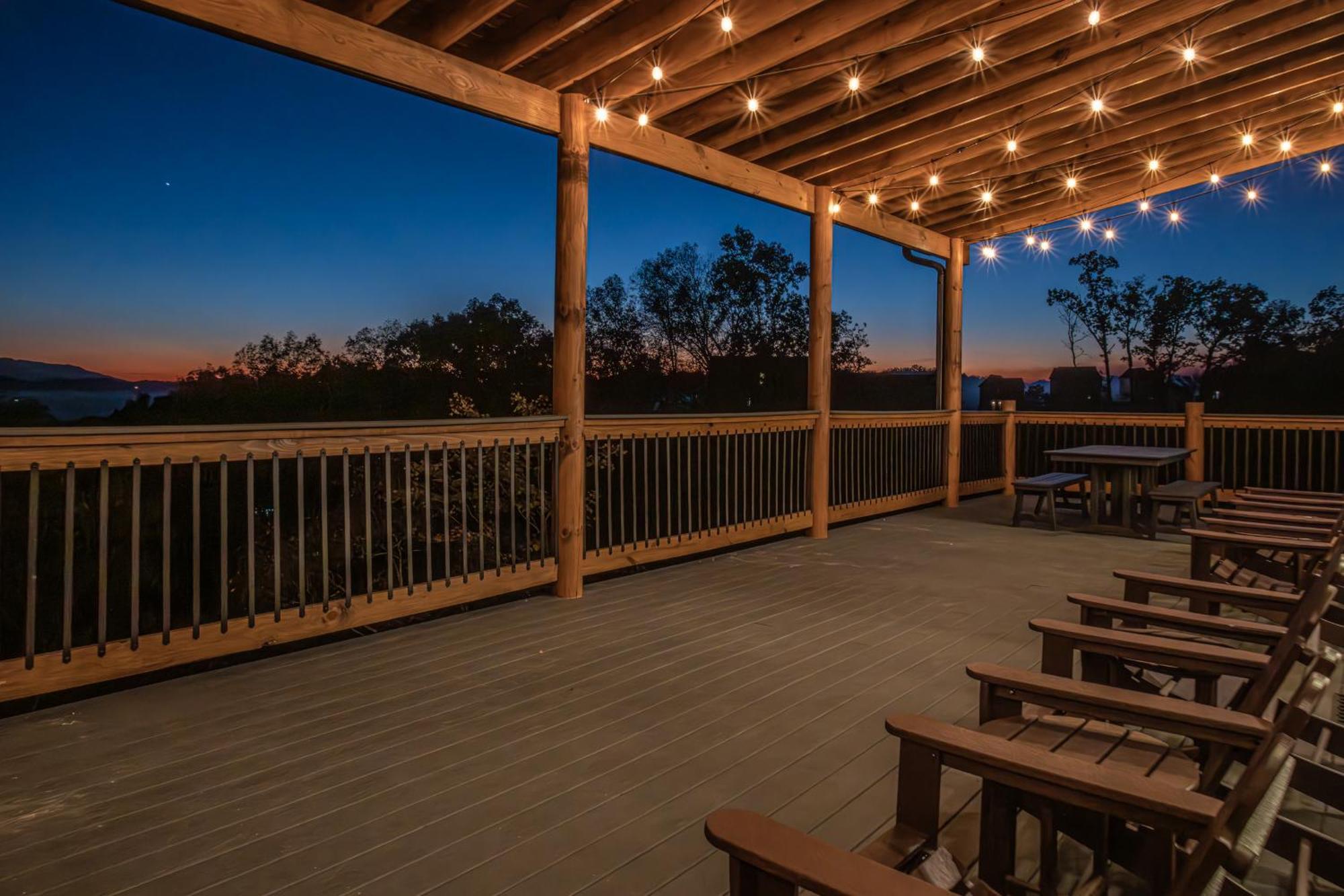Luxury 12-Bedroom Cabin With Indoor Pool, Hot Tub & Movie Theater, Sleeps 36 Sevierville Exteriör bild